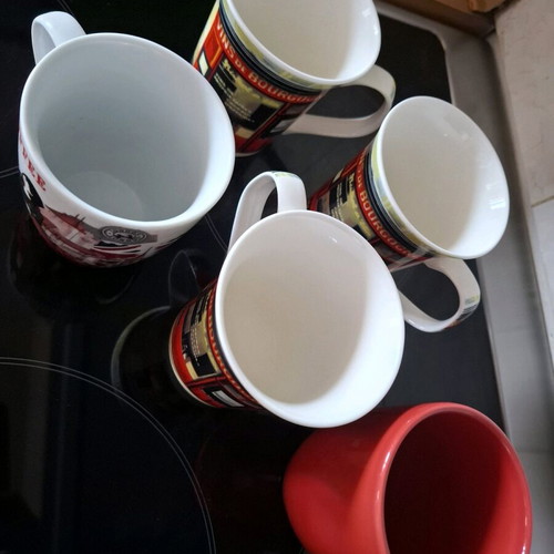 Coffee/tea mugs set of 5 like new with various designs