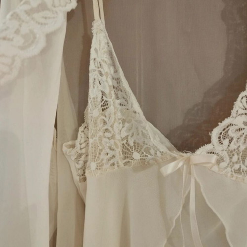 Fontana di Vita nightdress and robe set, soft yellow lace