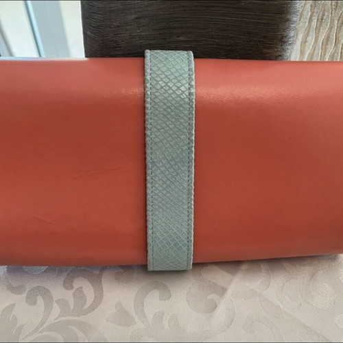 Maryholic clutch bag coral like new
