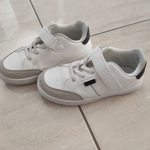 Boys' sneakers size 31 like new, black and white