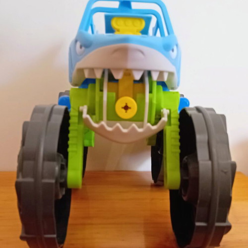 Stretch & Strike Thrash Mobile GJT36000 toy vehicle like new