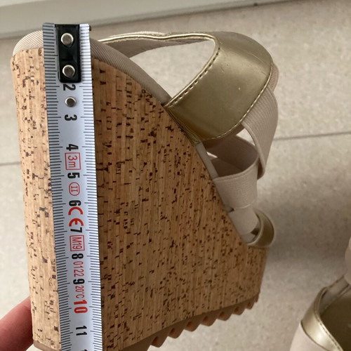 DKNY platform sandals like new, beige, size 40