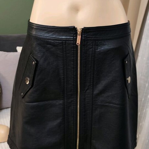 Lynne black leatherette skirt like new, size Large