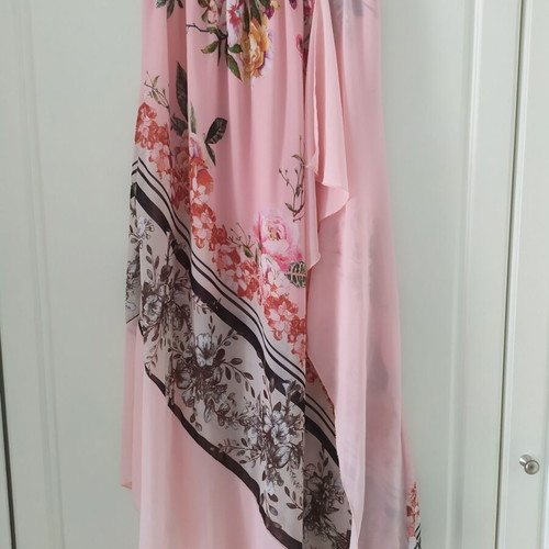 Long skirt used with floral pattern and elastic waistband