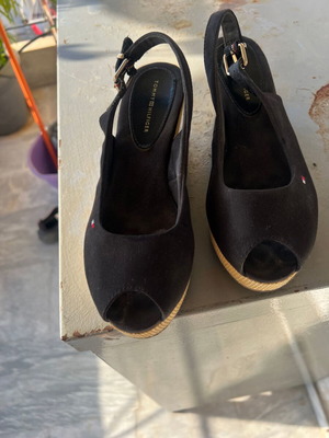 Tommy Hilfiger Peep Toe Platforms like new, black, size 37