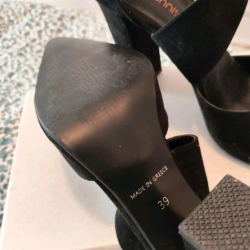 Sarigiannis black suede pumps like new size 39