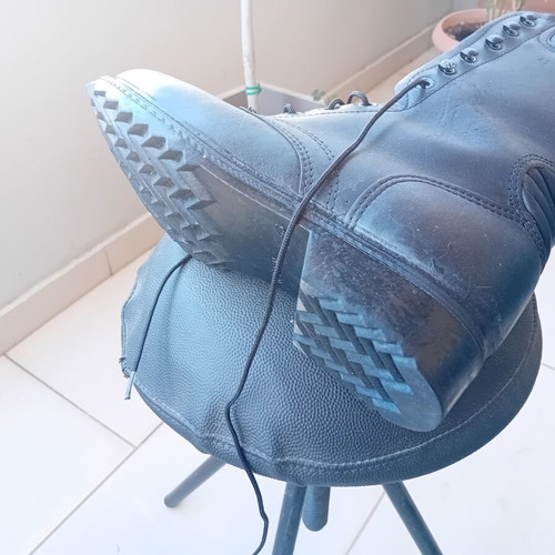 Military boots size 43 new, black with laces