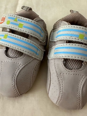 Baby boots size 20 new, soft shoes