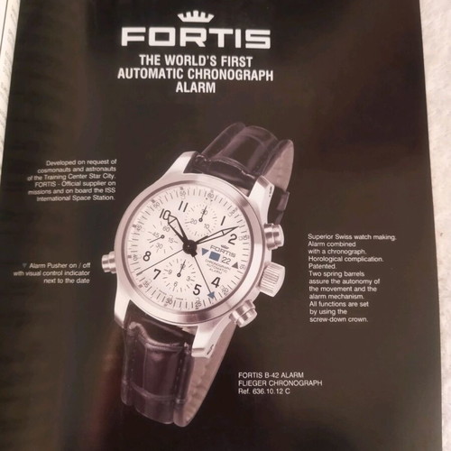 Esquire Times magazine December 2004 like new with Esquire Hotels Guide gift