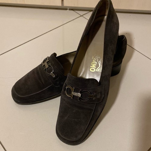 Salvatore Ferragamo gray moccasins like new with silver buckle
