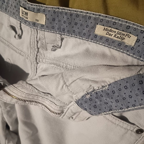 Men's slim fit bermuda shorts LC Waikiki, light gray, size 28 with belt