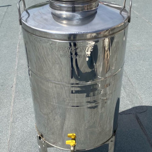 Stainless Steel Tank 100L like new with tap and inox base