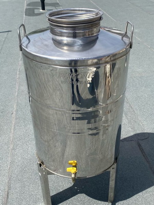 Stainless Steel Tank 100L like new with tap and inox base