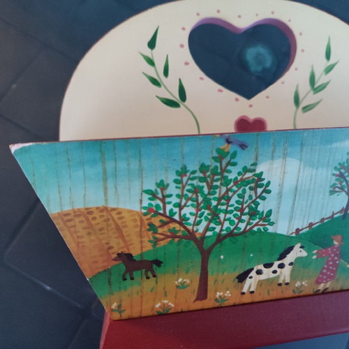 Handmade wooden basket hand-painted Hallmark like new