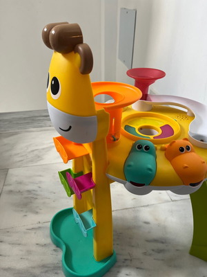 Activity table with balls like new