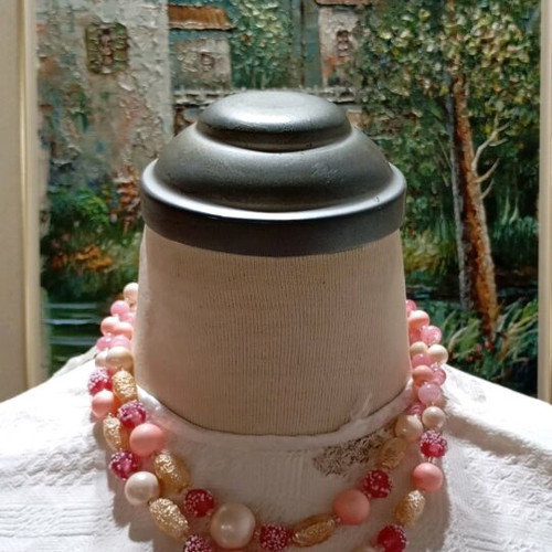 Vintage necklace from the 50s with glass beads like new