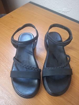 Black women's flatform sandals with braided strap, like new, size 39