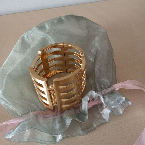 Bracelet cuff like new, gold matte, 18 cm inner circumference