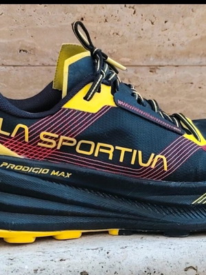 La Sportiva Prodigio Max athletic shoes like new, size 44, black and yellow
