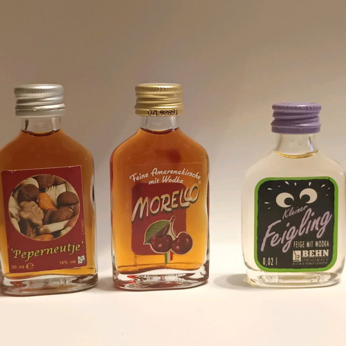 Liqueur miniatures like new, pack of 11 bottles 20ml