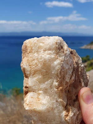 Καλσίτης με κρυσταλλική δομή από Μέγαρα