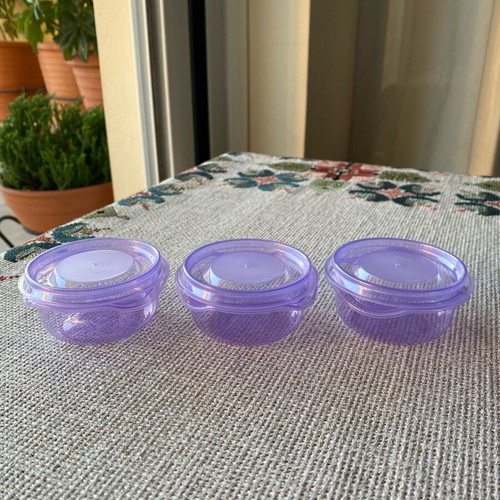 Plastic food containers two sizes like new, minimally used