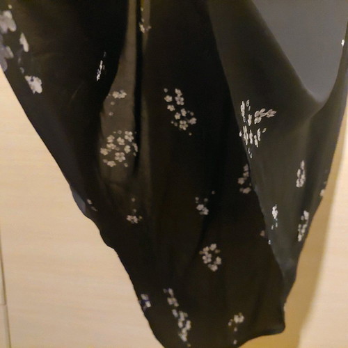 Black blouse with white flowers and silver zipper XL like new