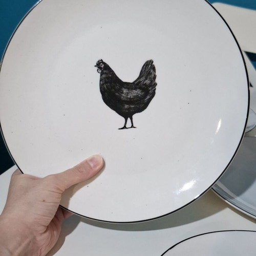 Set of 4 large ceramic plates 27 cm with black chicken design Sinsay