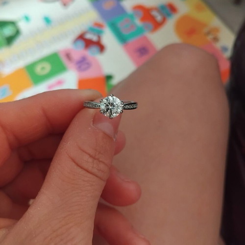 Moissanite ring 1ct silver with zirconia side stones new size 5
