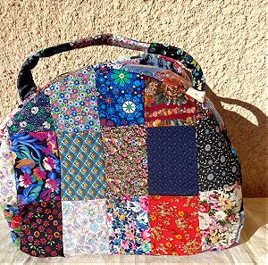 Χειροποίητη υφασμάτινη τσάντα patchwork σχέδιο με λουλούδια