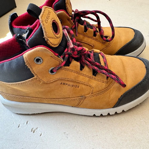 Geox boots size 34 used, waterproof and comfortable