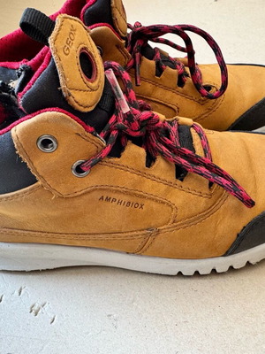 Geox boots size 34 used, waterproof and comfortable