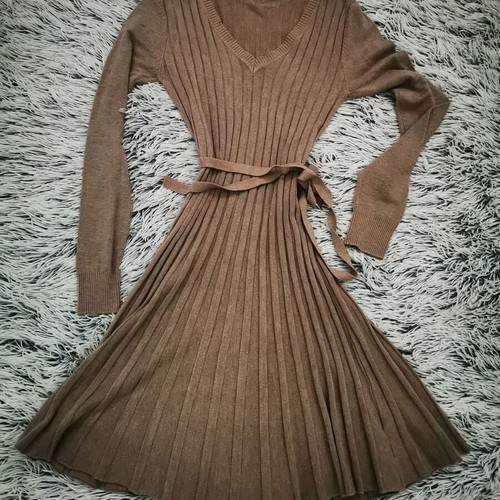 Beige wool dress with long sleeves like new, winter wear