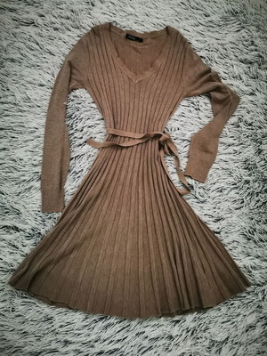Beige wool dress with long sleeves like new, winter wear