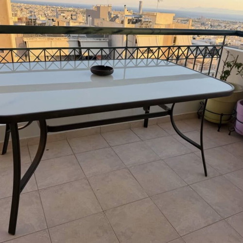 Garden table 1.53x98 with 3 chairs like new
