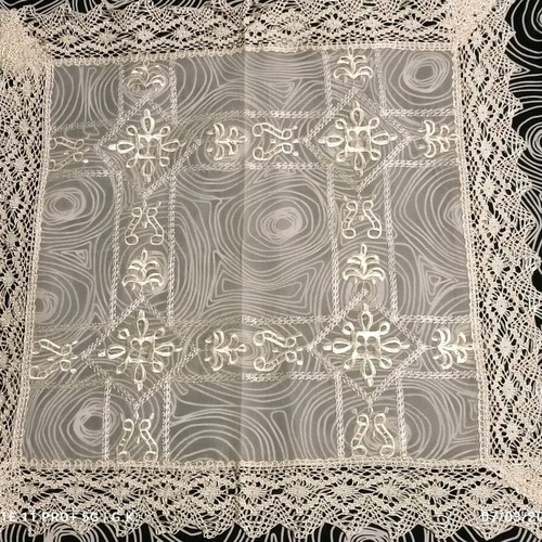 Lace table linens set like new, 4 pieces