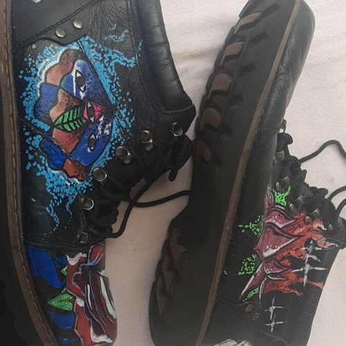 Unisex boots hand-painted, like new, size 40, black