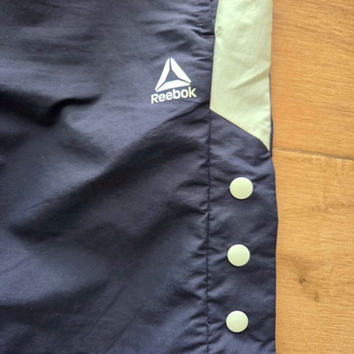 Reebok Bermuda shorts medium size used, dark blue and white