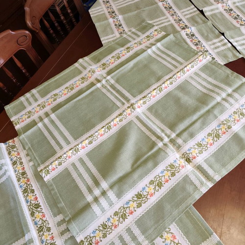 Vintage set tablecloth 150x150 and three placemats new