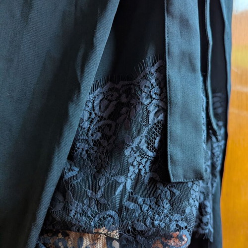 Zara skirt medium with zipper and lace inner skirt like new, black