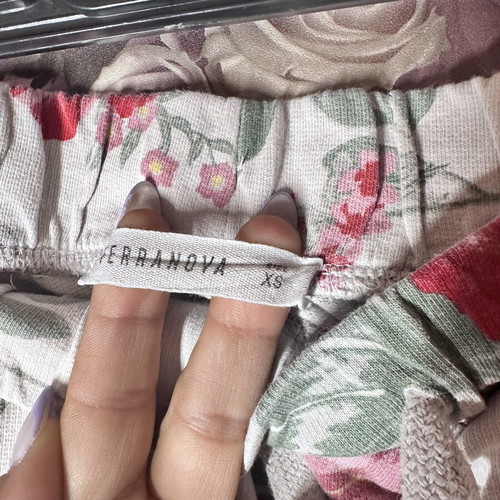 Floral women's shorts XS like new, pastel colors