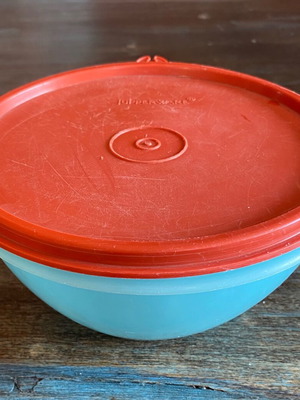 Vintage Tupperware bowl used, blue with red lid