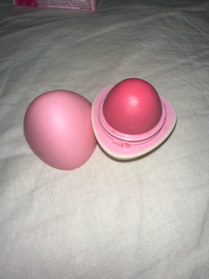 Eos lip balm like new, used once