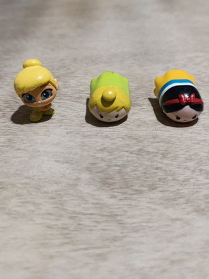 Tsum Tsum and Disney Doorables figures set used, 3 miniatures