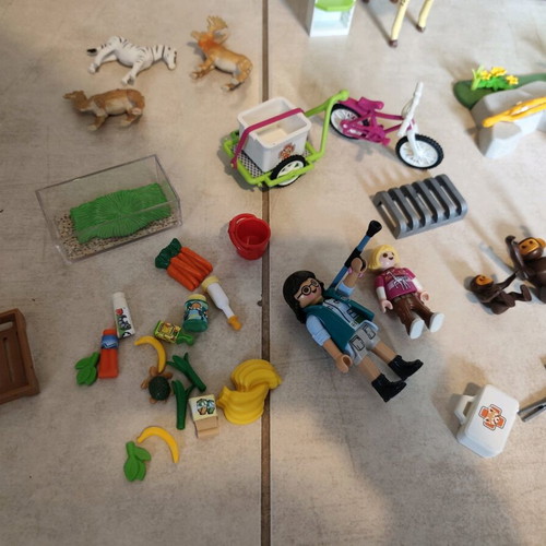 Playmobil Family Fun Veterinary Clinic used
