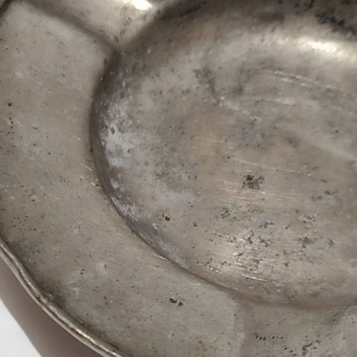 Genuine tin ashtray like new