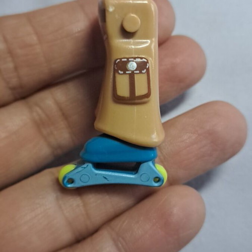 Playmobil figure pants like new, missing one skate