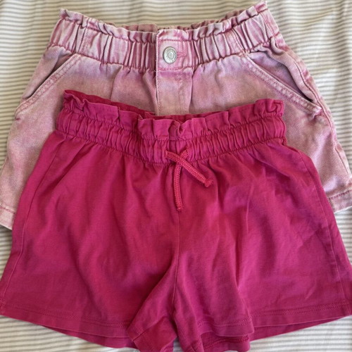 Jean shorts H&M and fuchsia shorts like new, size 122 cm
