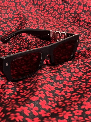 Dsquared2 sunglasses black, slightly used, with case