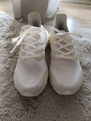 Adidas Ultraboost Primeblue σαν καινούργιο, άσπρα αθλητικά νούμερο 39